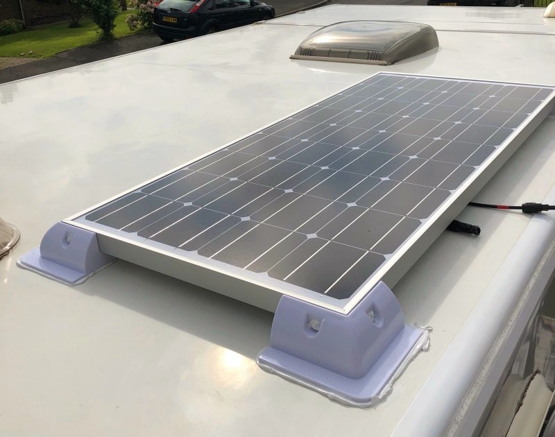 autocaravana montada em painéis solares