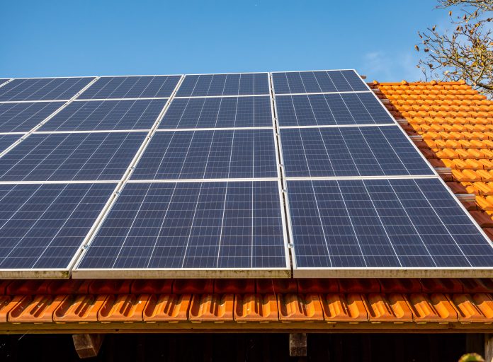 
     Os benefícios da energia solar integrada no telhado
    