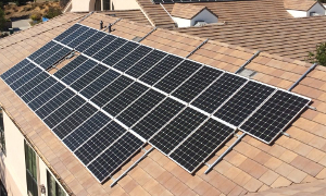 
     Quais são os diferentes tipos de sistemas de montagem solar para telhados?
    